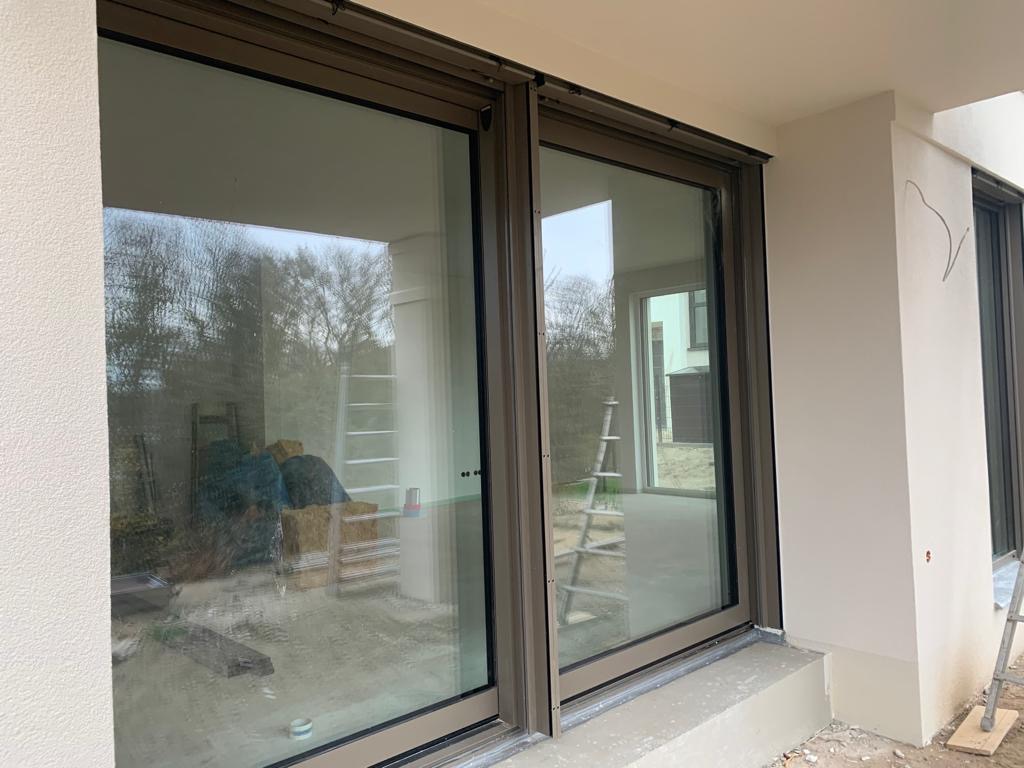 Fenster für Unternehmen: PVC, Aluminium oder Holz? 8 Schluss mit Mücken: Warum Insektenschutz nach Maß die beste Wahl für Berliner Haushalte ist